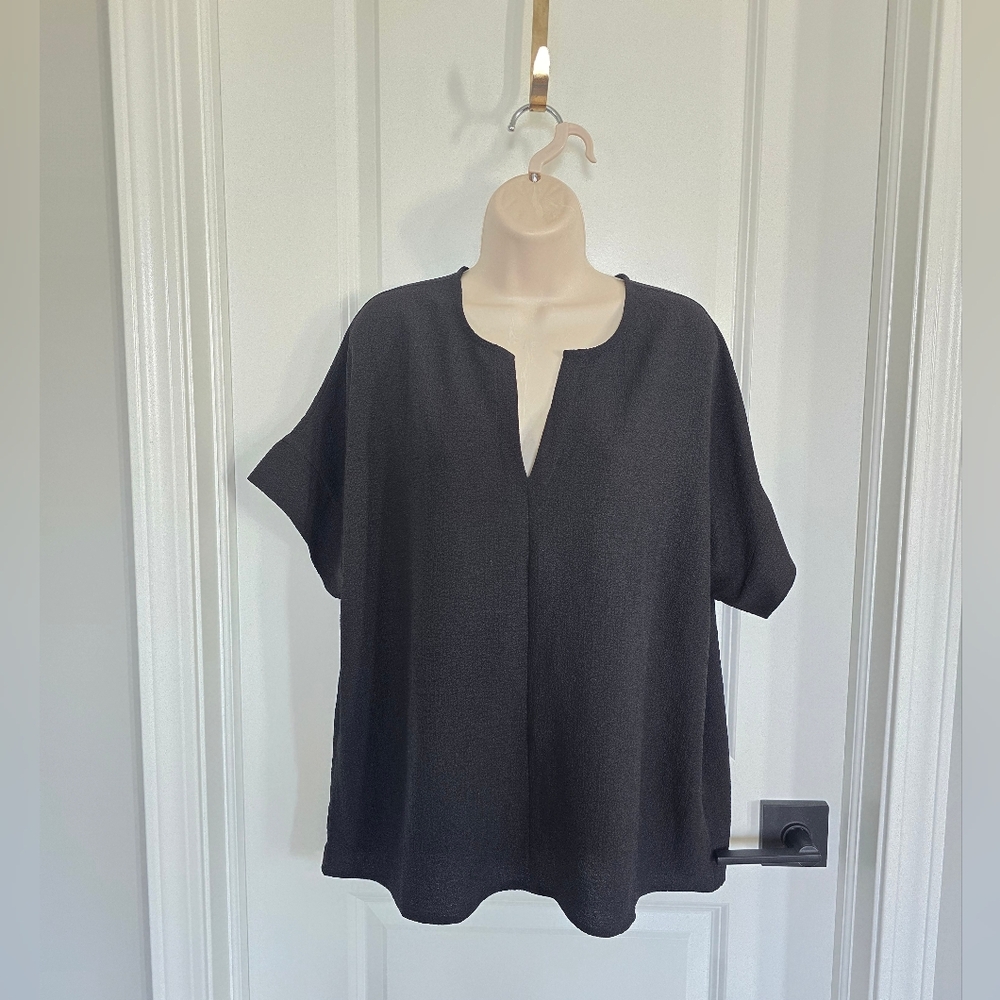 NWT Zenana Outfitters Short Sleeve Flowy Black Blouse Sz Medium